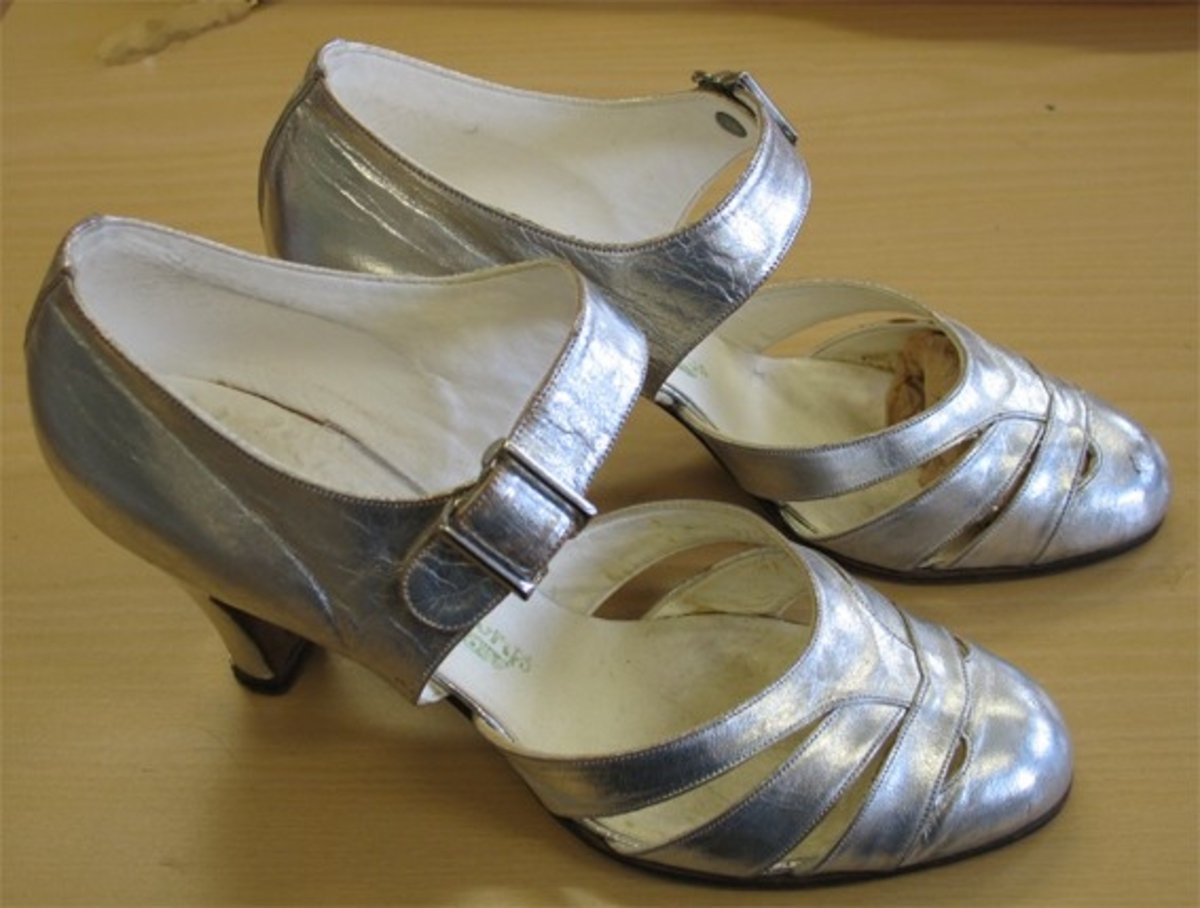 Skorna är inköpta på en loppmarknad i Vänersborg, av Marie Johansson, för att använda vid festliga tillfällen.