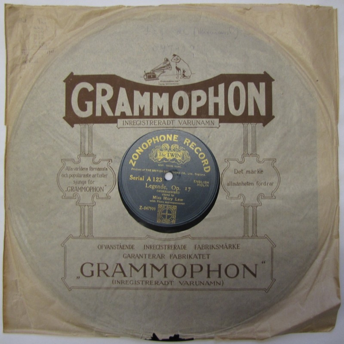 Grammofonskiva av märket HMV, spår på båda sidorna