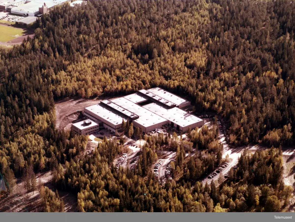 Elektrisk Bureau Bygninger - delefabrikken på Lørenskog, bygd 1978-79 for bl.a. plaststøping til telefoner