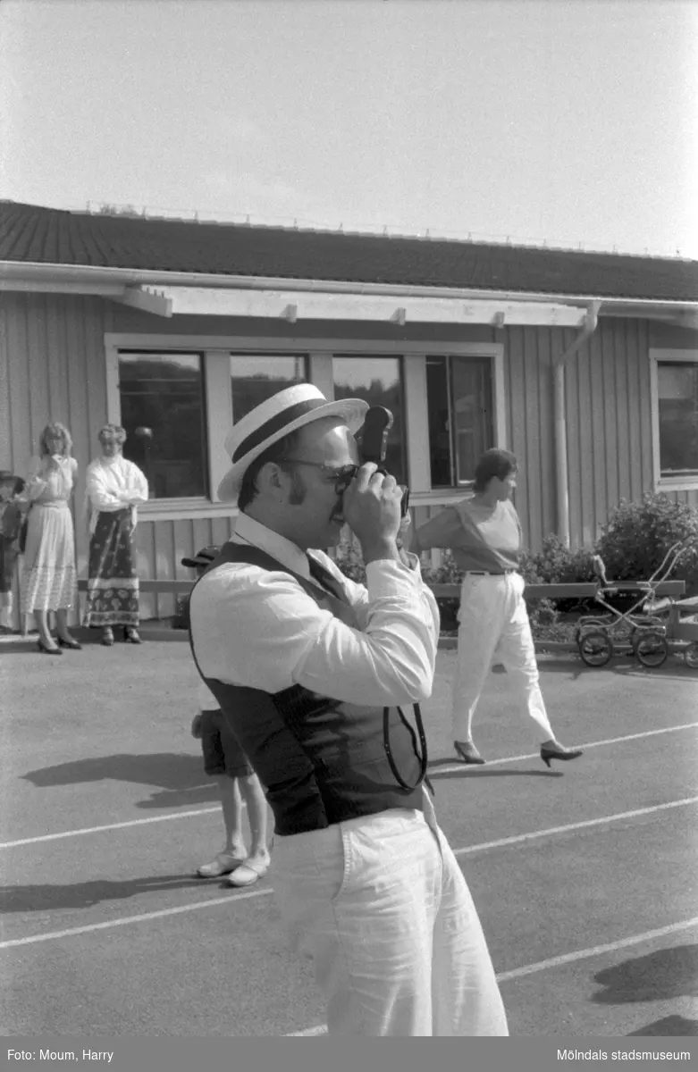 Skolans dag på Liveredsskolan i Kållered, år 1984.

För mer information om bilden se under tilläggsinformation.