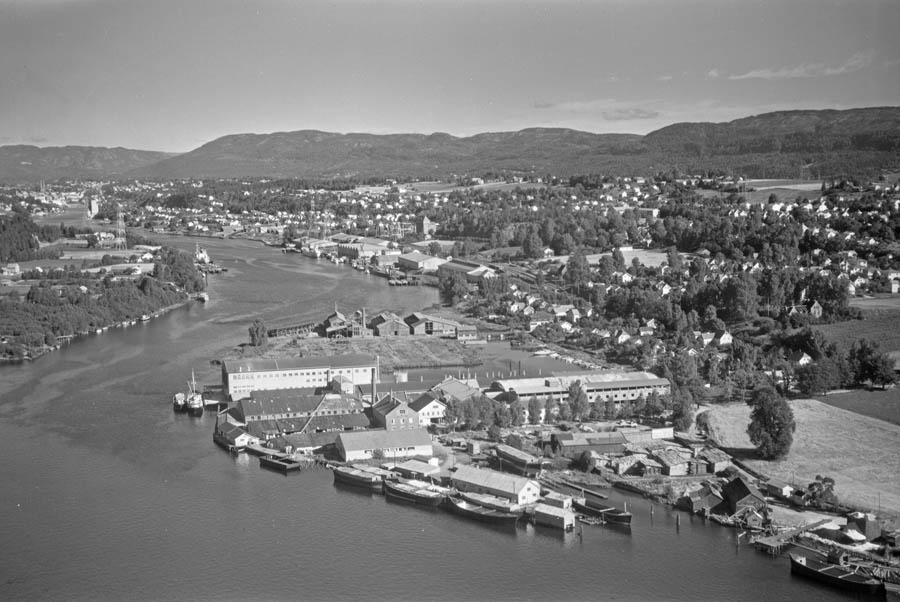 Ulike Widerø flyfoto fra Skien kommune, Borgestad  