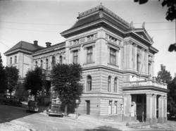 Skien. Festiviteten.
Bilen i midten: Chevrolet 1933 (nyeste