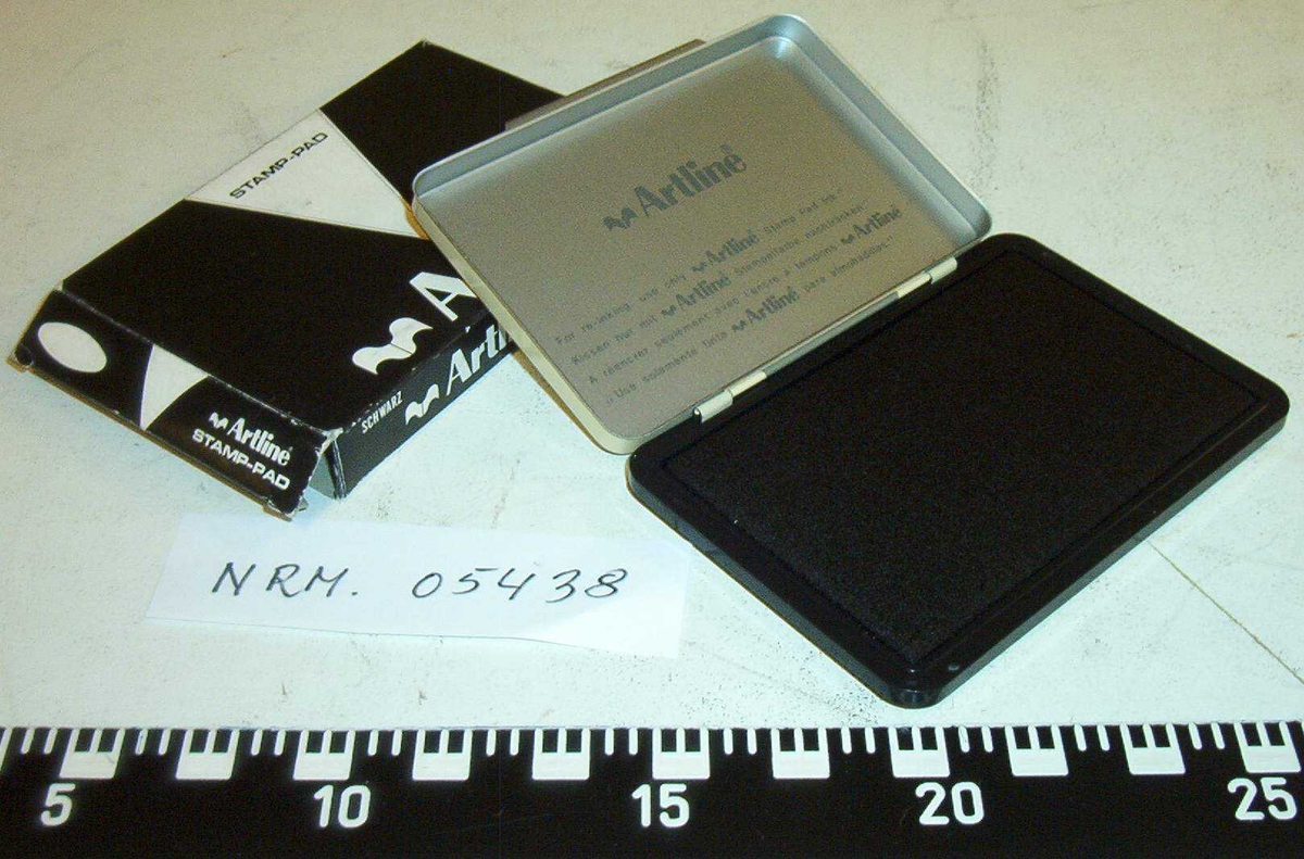Artline
sort stempelpute,
Kan brukes til stempel og fingeravtrykk.

