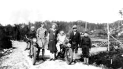 Fra venstre: Kollbjørn Wassås, Helga Wennevik Wassås, Gerd H