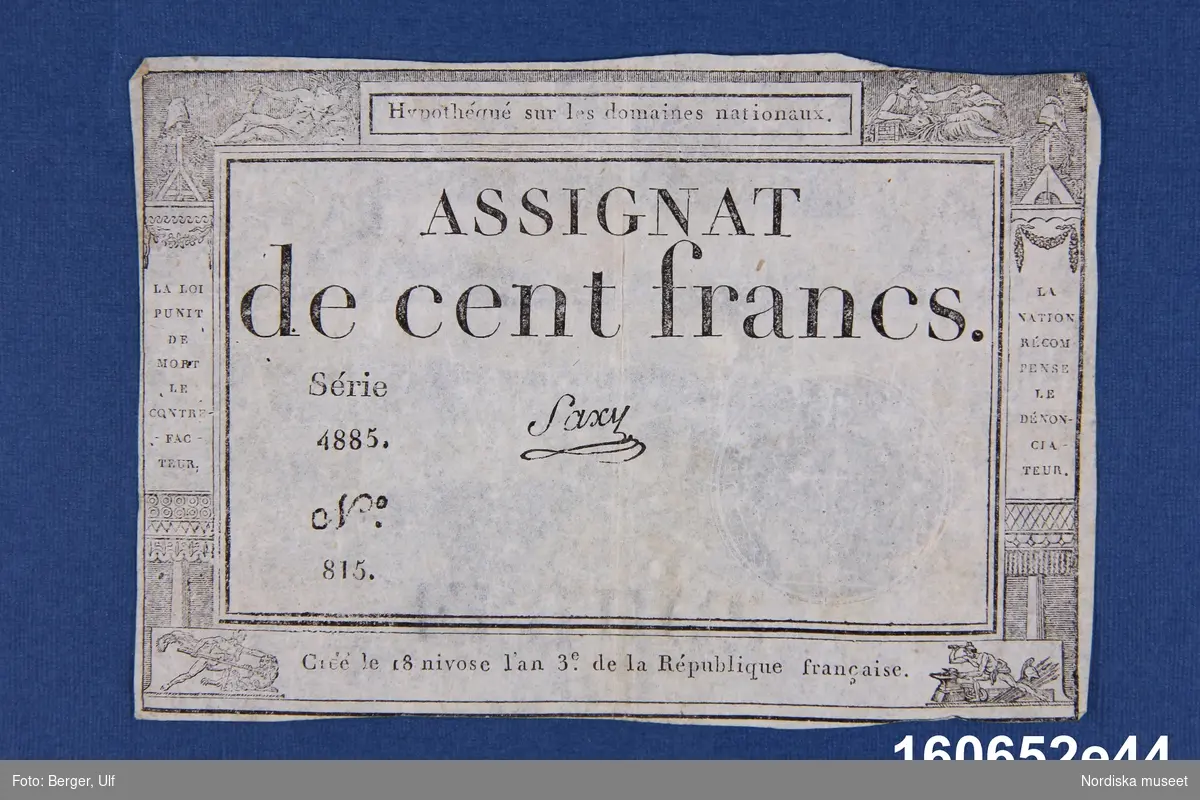 Fransk sedel från revolutionstiden, s.k. assignat, 100 francs, daterad "Créé le 18 nivose l'an 3e de la République française", serie 4885, nr 815.