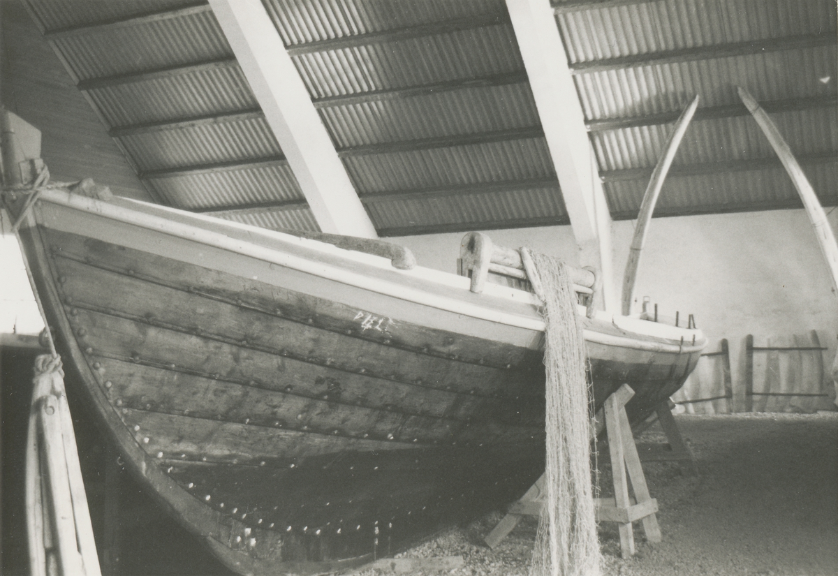 Motiv av en garnrull med garn på en båt fra ei tidligere utstilling i båthallene ved Sunnmøre Museum.
