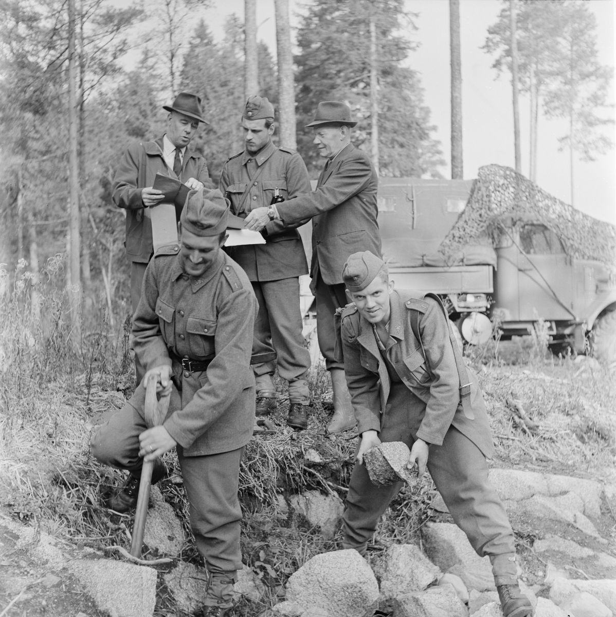 Militärer gräver, Uppland