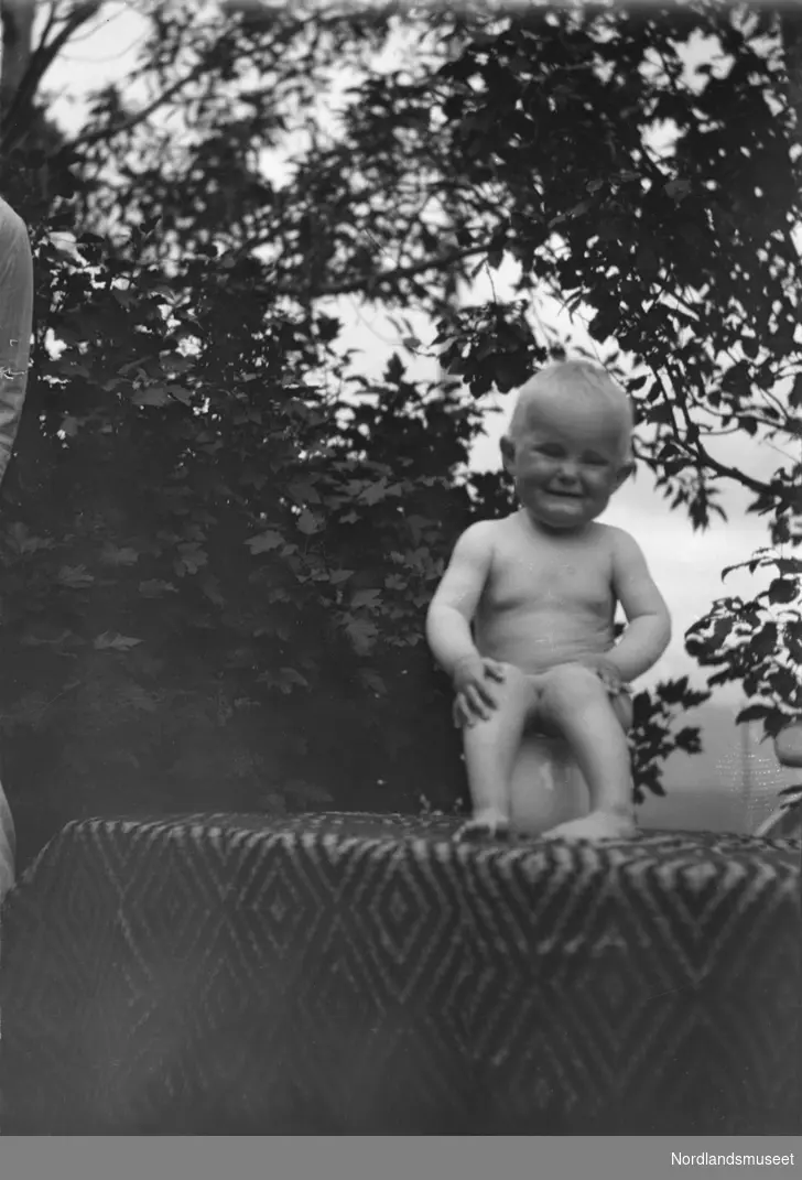 Portrett, Unni Strand, f.1917 som barn.