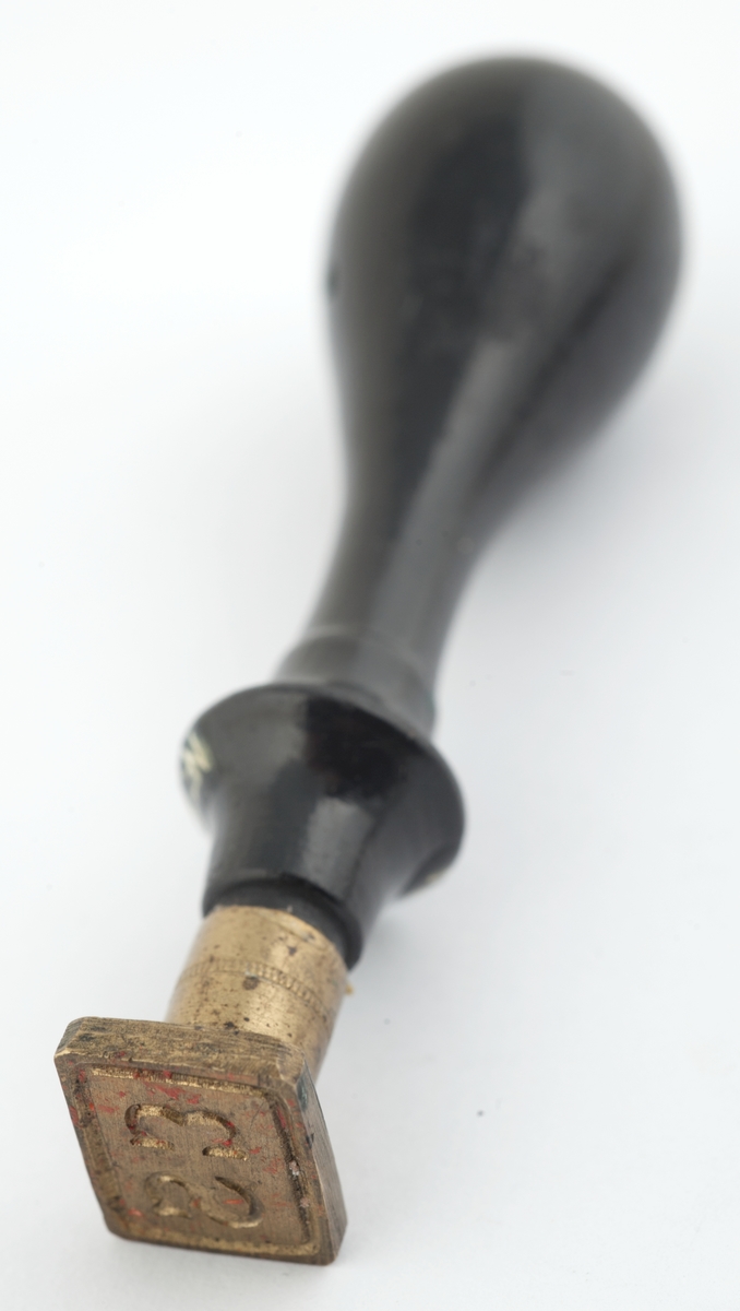 Gjenstander fra Christian Sindings arbeidsværelse. Gjenstandene ble gitt til museet etter Sindings død, på initiativ av minister Guldbrand Lunde.