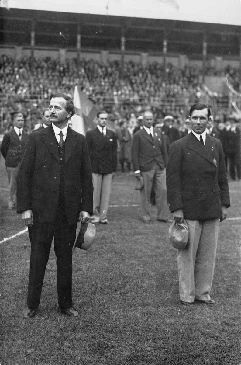 Från hyllningen på Stockholms stadion 4 september 1932 av deltagarna i de olympiska spelen i Los Angeles månaden innan