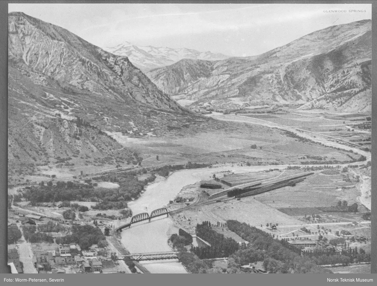 Oversiktsbilde av byen Glenwood Springs i Colorado