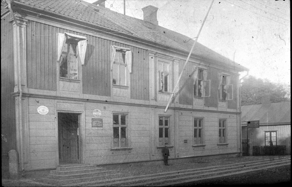 Stadsäga 300, gamla Telegrafstationen, Järnvägsgatan 20. Längst t.v. Ögrens café kv Rådjuret.