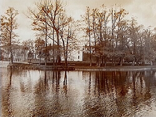 Barkenlund, parken vid ån.
Arkitekt Arn
