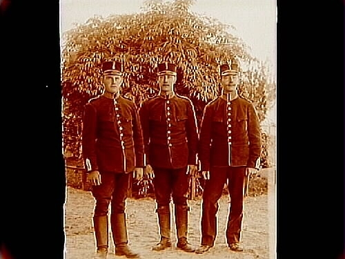 Tre soldater.
218 Gustafsson, 2:a kompaniet.
Kungliga Svea Trängkår.