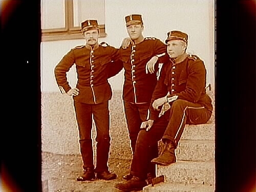 Tre soldater.
208/3 Larsson.
Kungliga Svea Trängkår.