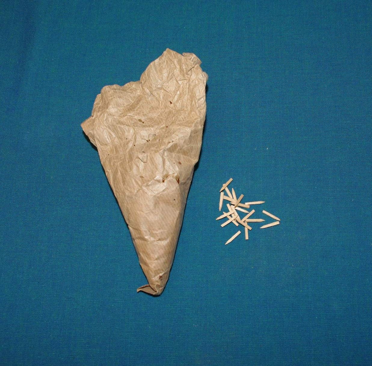 Form: Kvadratisk, avlang, spiss ende, trekantet papirpose

