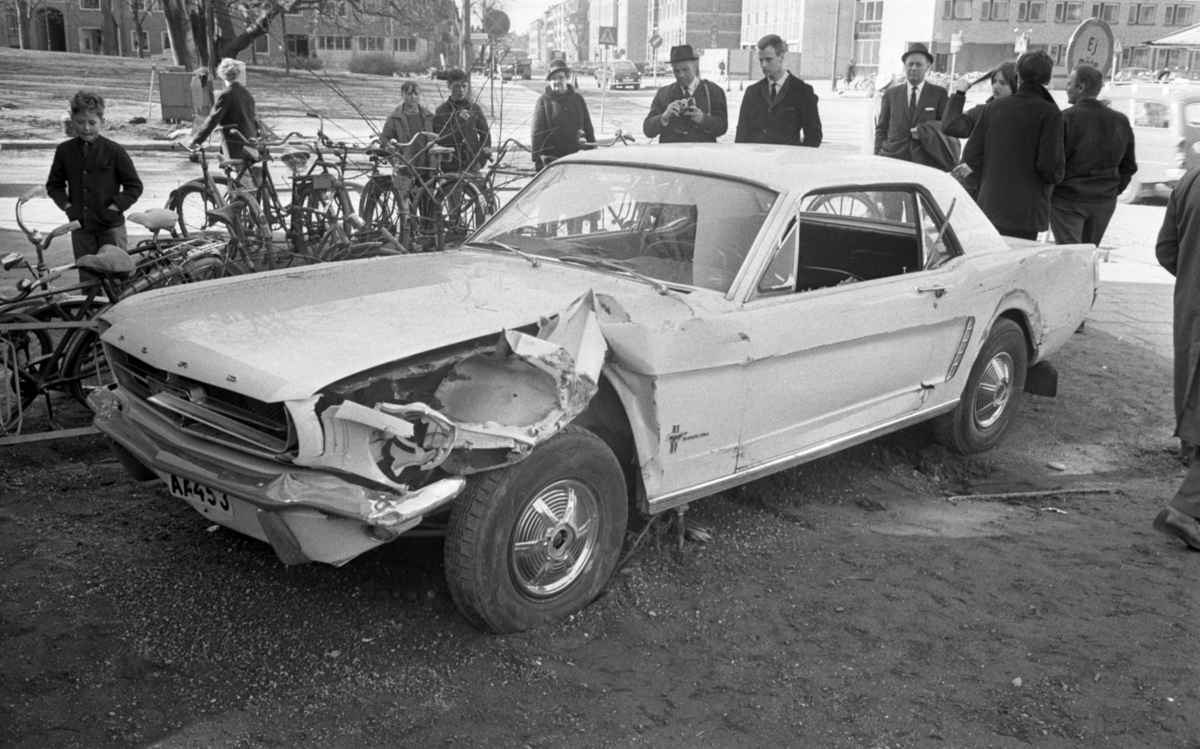 Bil kraschade, 30 april 1966