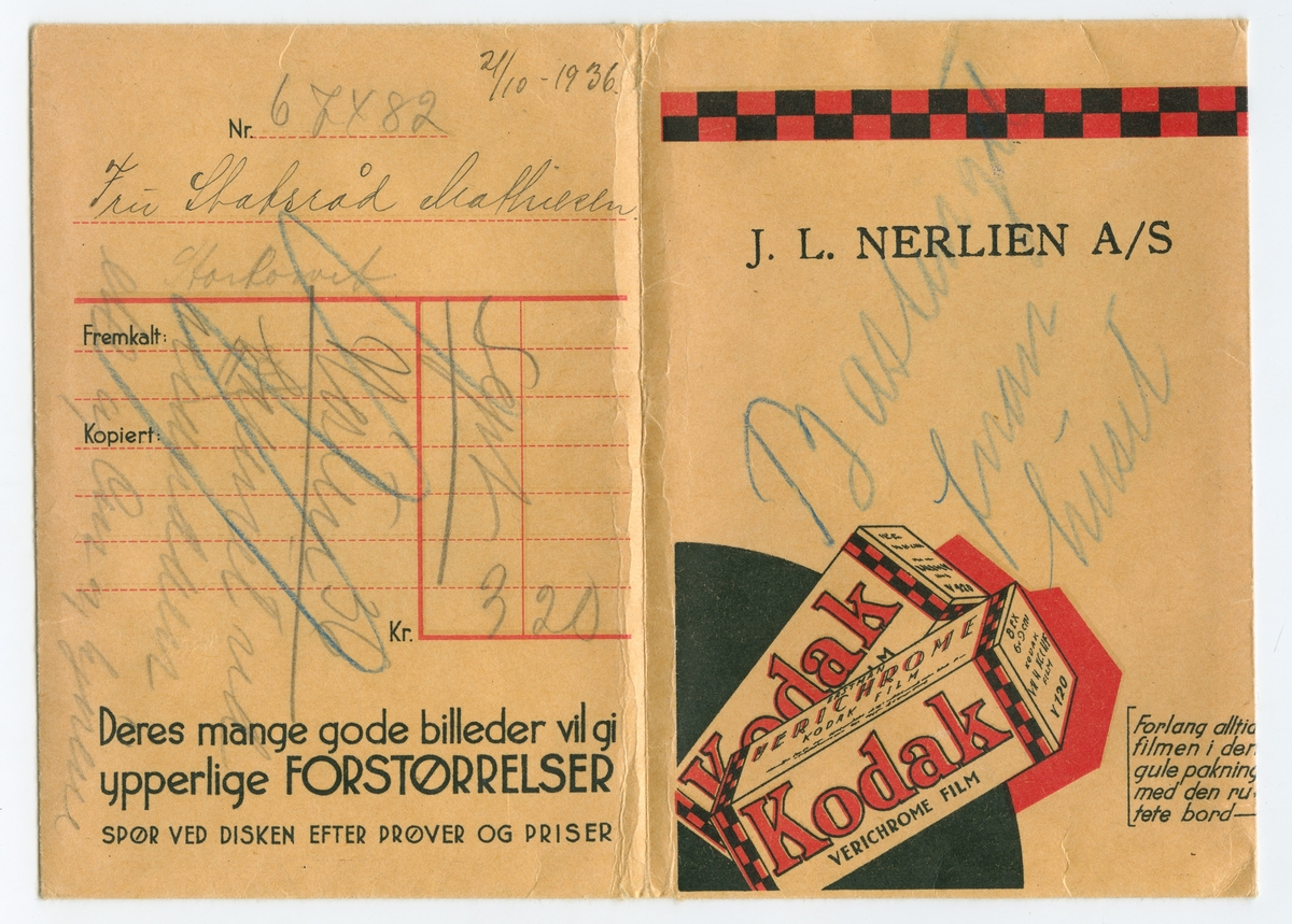 Fem negativer lå i denne konvolutten fra J.L. Nerlien A/S. Den har trykket og hånskrevet tekst. Ikke all håndskrevet tekst er tydet. Konvolutten hat to lommer på innsiden i brettet tilstand. Forsiden og innsiden har reklame for Kodak Film i form av både bilde og tekst.