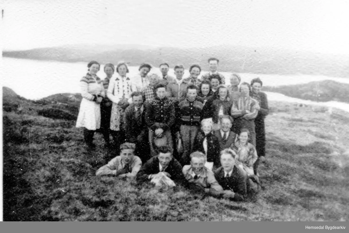 Hemsedal Kristelege Ungdomslag på tur til Liasethovda i 1942