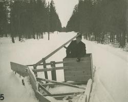 Postomnibuss og styrbar snøplog 1925