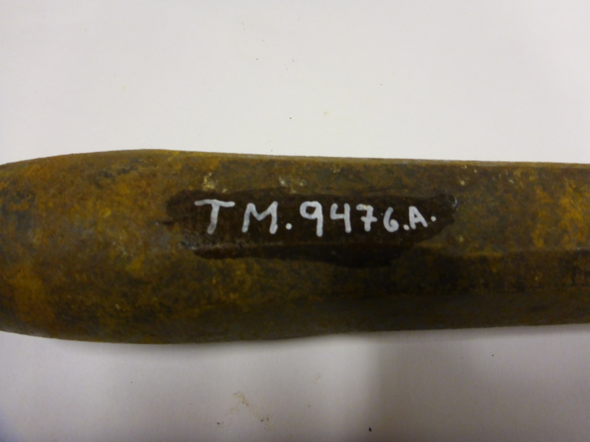 Brukt til stempling av hull i blikkplater.