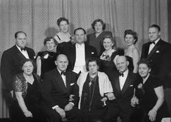 Fru Sigrid Helgesen med barn