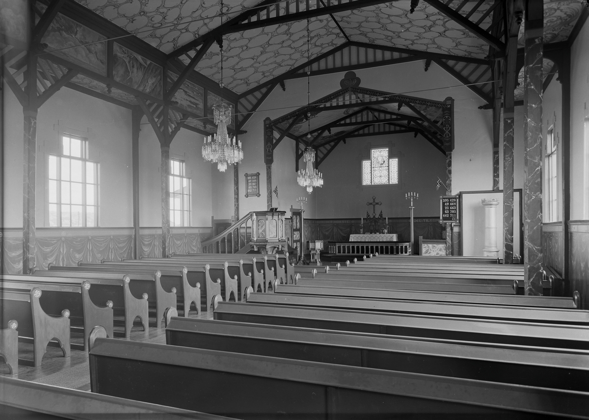 Interiøret i Kvenvær kirke etter oppussing