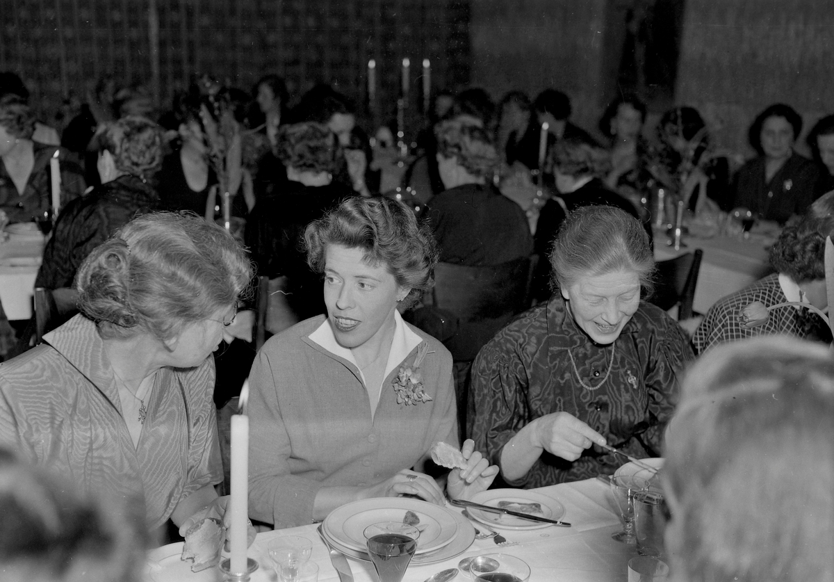 Middagsselskap i Kunstindustrimuseet og Handelsstandens Hus