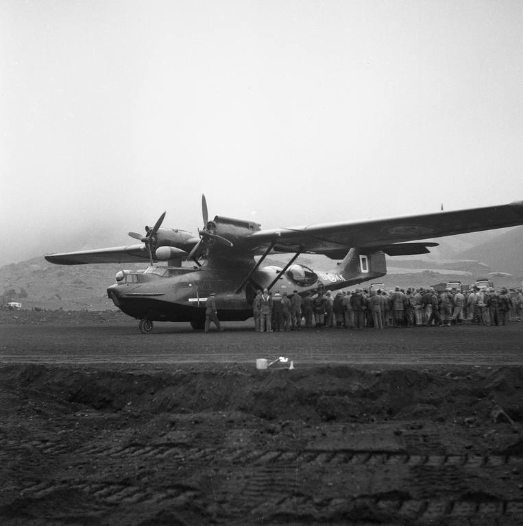 Første flylanding 17. september 1960.