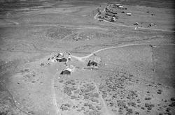 Nyseter, Dovre, 08.07.1952, setergrend, flere bygniger, hest