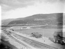 Fåvang stasjon, oversikt, elv, bro