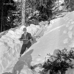 Kristoffer Kronberget fra Vestre Gausdal demonstrerer hankek