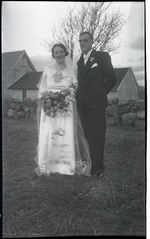 Brudeparet Borghild Taksdal g. Sande (1911 - 1984) og Adolf Sande (1904 - 1963)