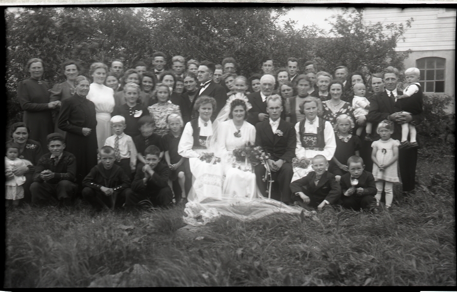 Gjestene i bryllupet til Ester Netland g. Frøyland (1921 - 12010)