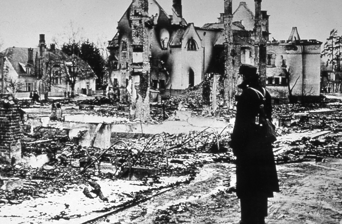 Leiret etter bombingen 11.april 1940,ruiner