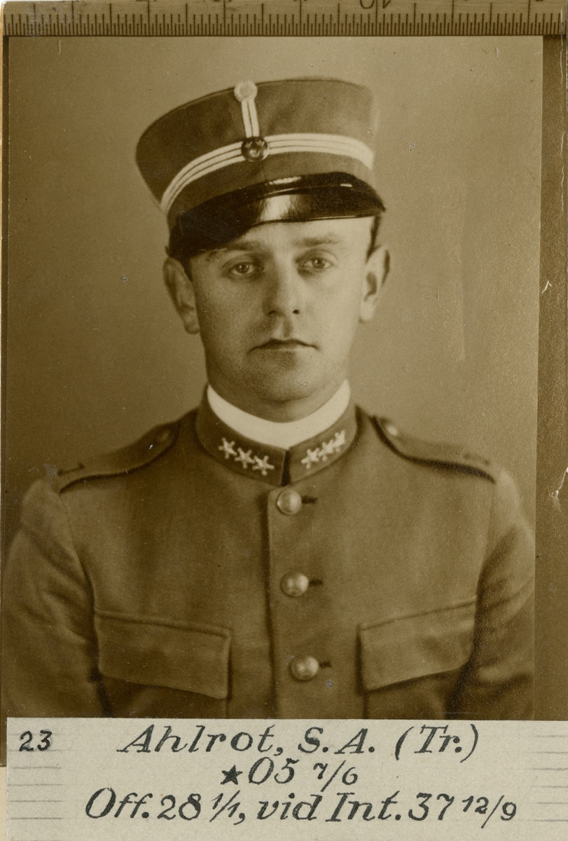 Porträtt av Sten Albert Ahlrot, officer vid Trängen och Intendenturkåren.