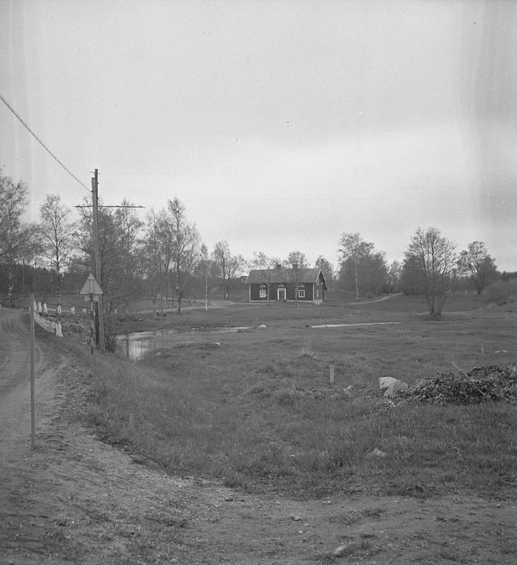 Täby kyrka. Bostadshus.
22 maj 1944.