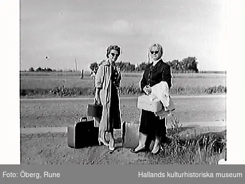 Resa. Ingela (till höger) och Ingalill liftade till Malmö och tog sedan tåget till Italien.