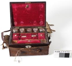 Toalettskrin i futteral