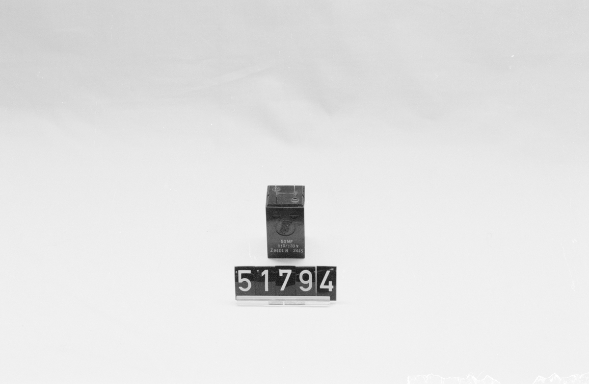 Kondensator, 50 mF, 110/130 V.