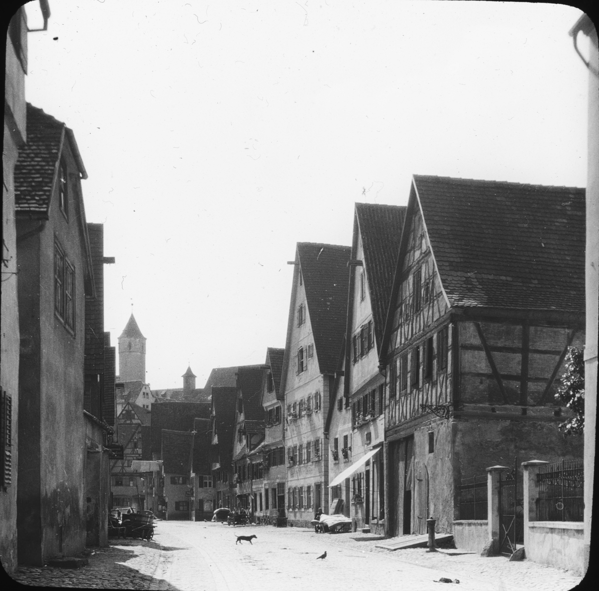 Skioptikonbild med motiv från Dinkelsbühl.
Bilden har förvarats i kartong märkt: Resan 1911. Dinkelsbühl 9. VII.