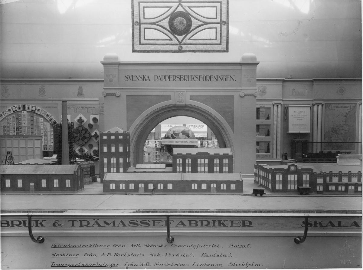 Svenska Pappersbruksföreningens paviljong vid Baltiska Utställningen i Malmö 1914. Modell till sulfatsellulosafabrik med pappersbruk