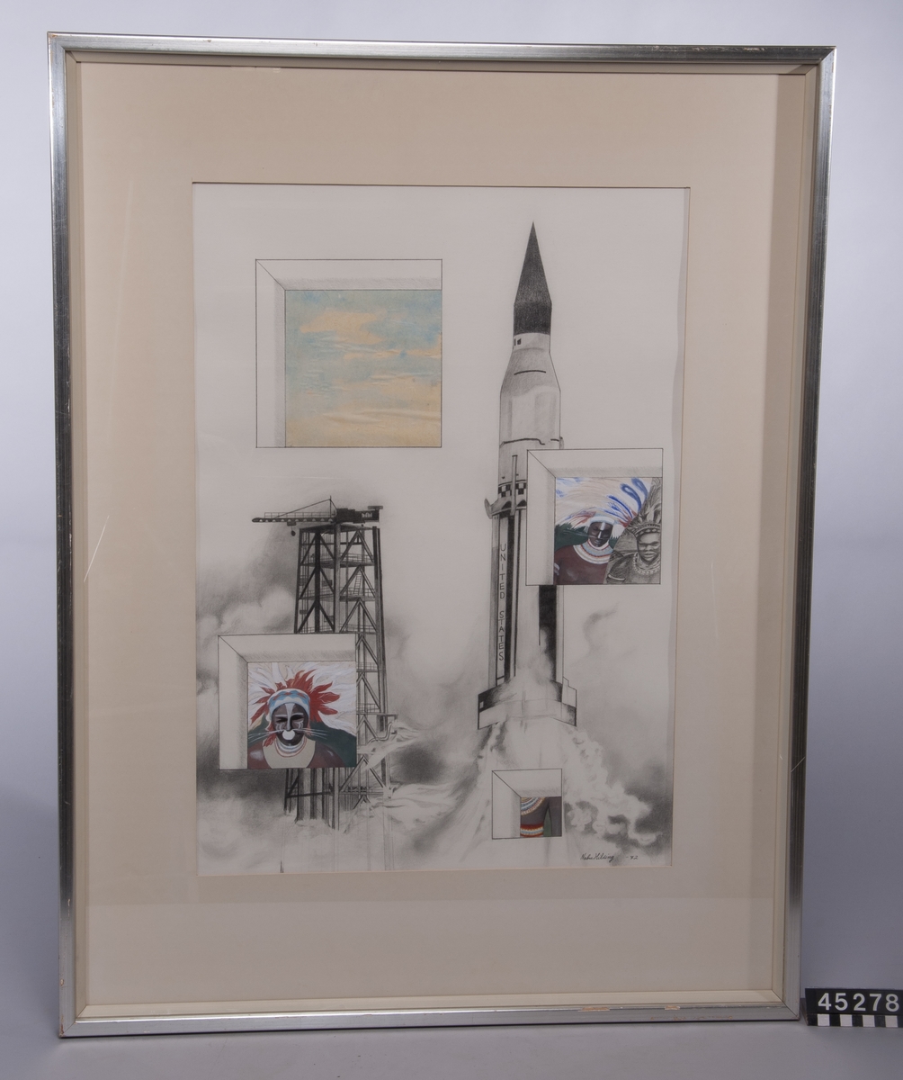 Konstverk av Nobu Ota Hilding, föreställande en rymdraket vid startrampen, motivet i blyerts är genombrutet av "öppningar" med indianliknande gestalter och en lätt molnbeslöjad himmel, de senare i akvarell/blyerts.