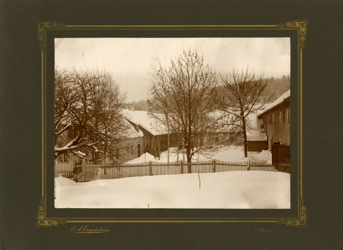 Borgestad gård fotografert av E.A. Engelschiøn.