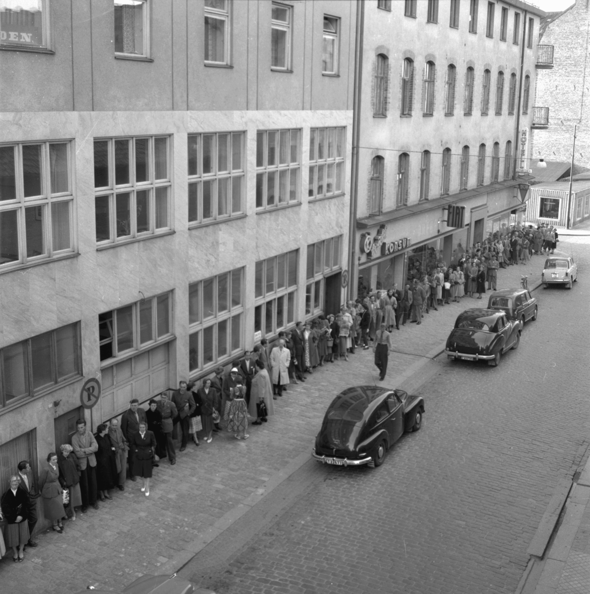 Biljettkö utanför Örebro Kuriren.
21 augusti 1955