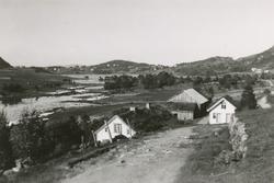 Solavågseidet sett mot nordvest med brakkvatnet Storevalen. 