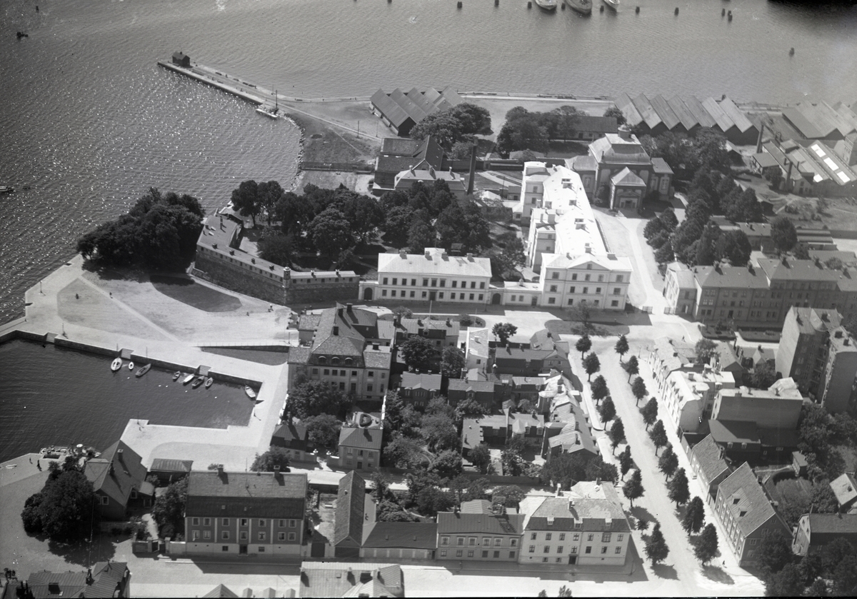 Flygfoto över Karlskrona, Flottans sjukhus, Bastion Aurora 1920 tal