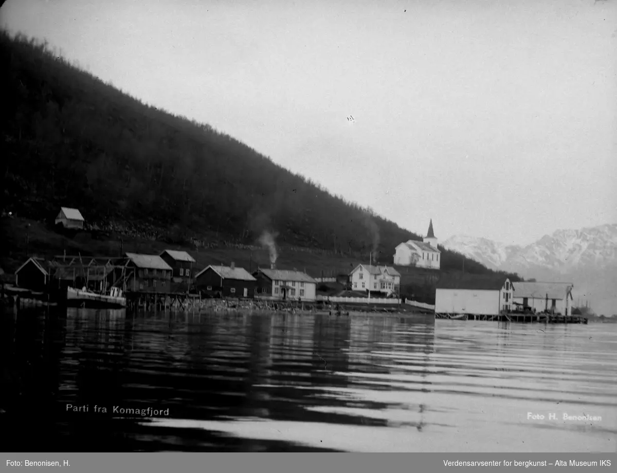 Oversiktsbilde fra Komagfjord.