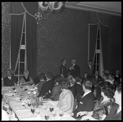 Jubilantfest. Overrekkelse av Kongens fortjenestemedalje.