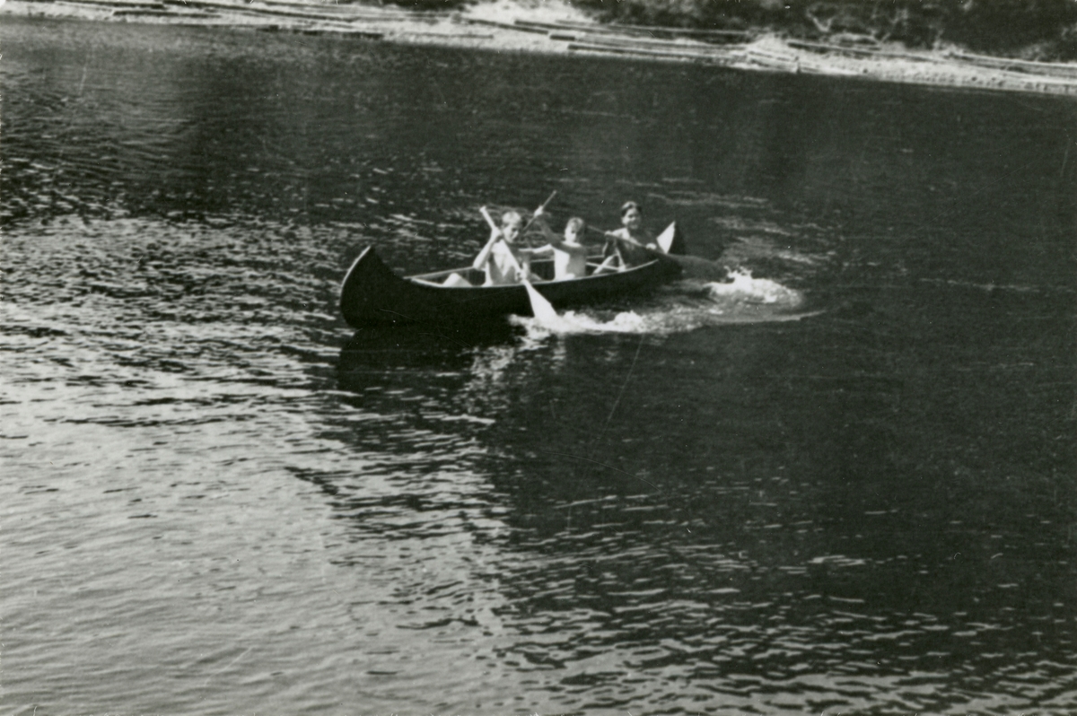 Canoing on the river Lågen